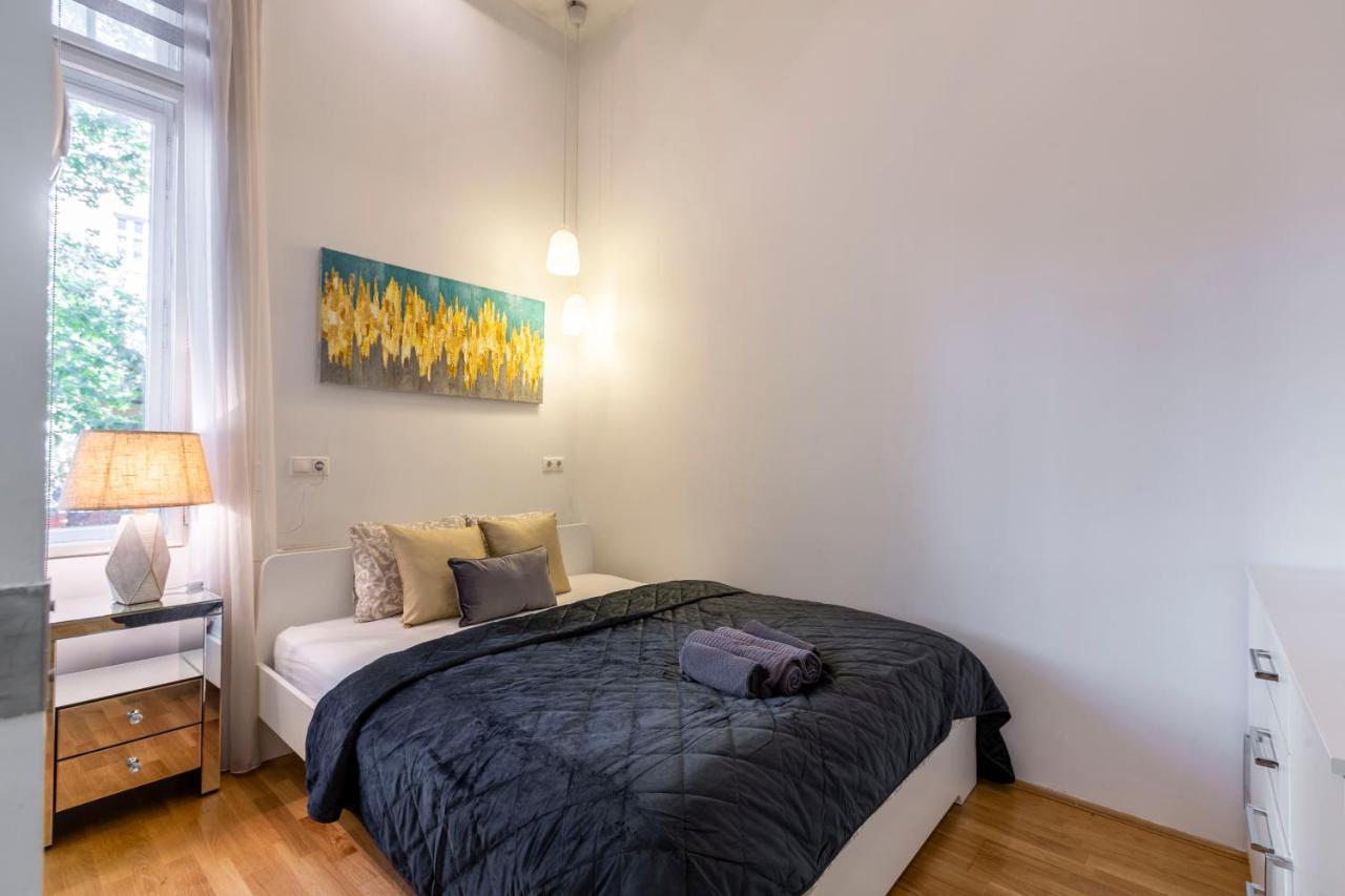 Luxurious & Spacious Downtown Residence In Liszt Ferenc Square Budapest Extérieur photo