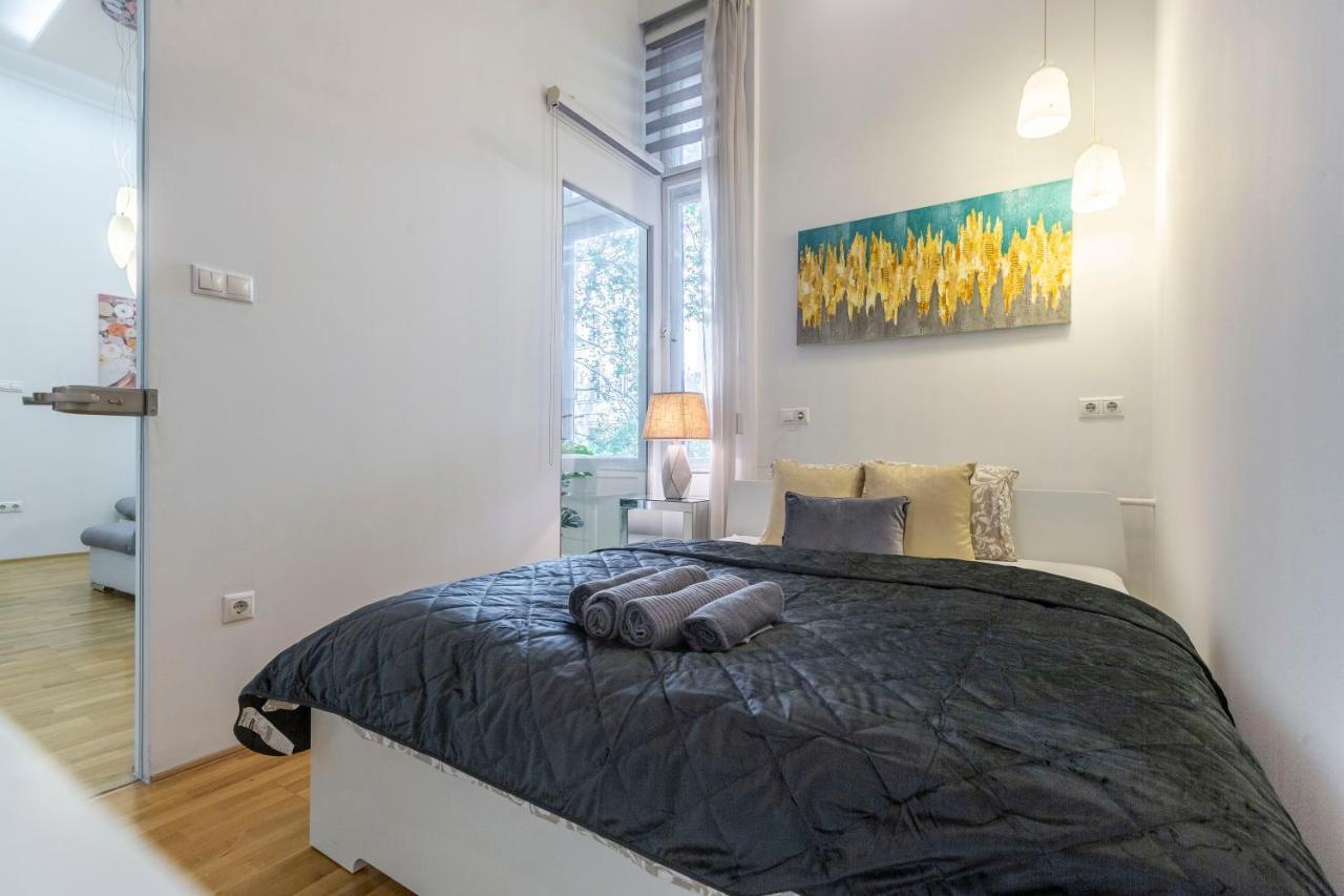 Luxurious & Spacious Downtown Residence In Liszt Ferenc Square Budapest Extérieur photo