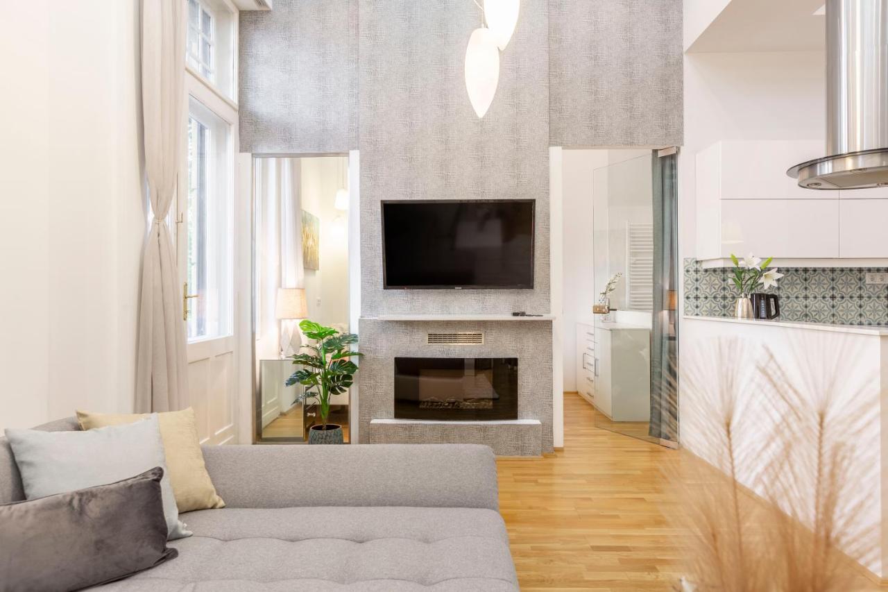 Luxurious & Spacious Downtown Residence In Liszt Ferenc Square Budapest Extérieur photo