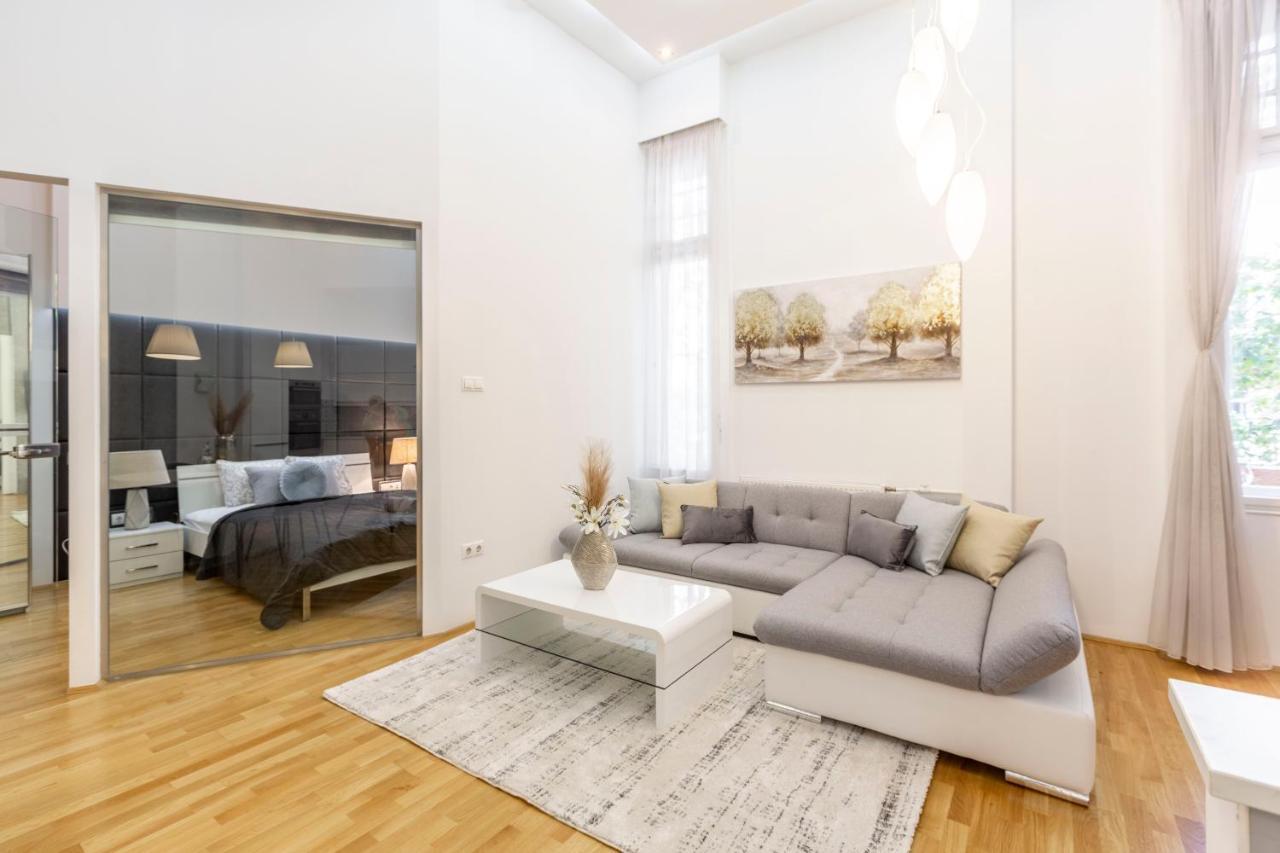Luxurious & Spacious Downtown Residence In Liszt Ferenc Square Budapest Extérieur photo